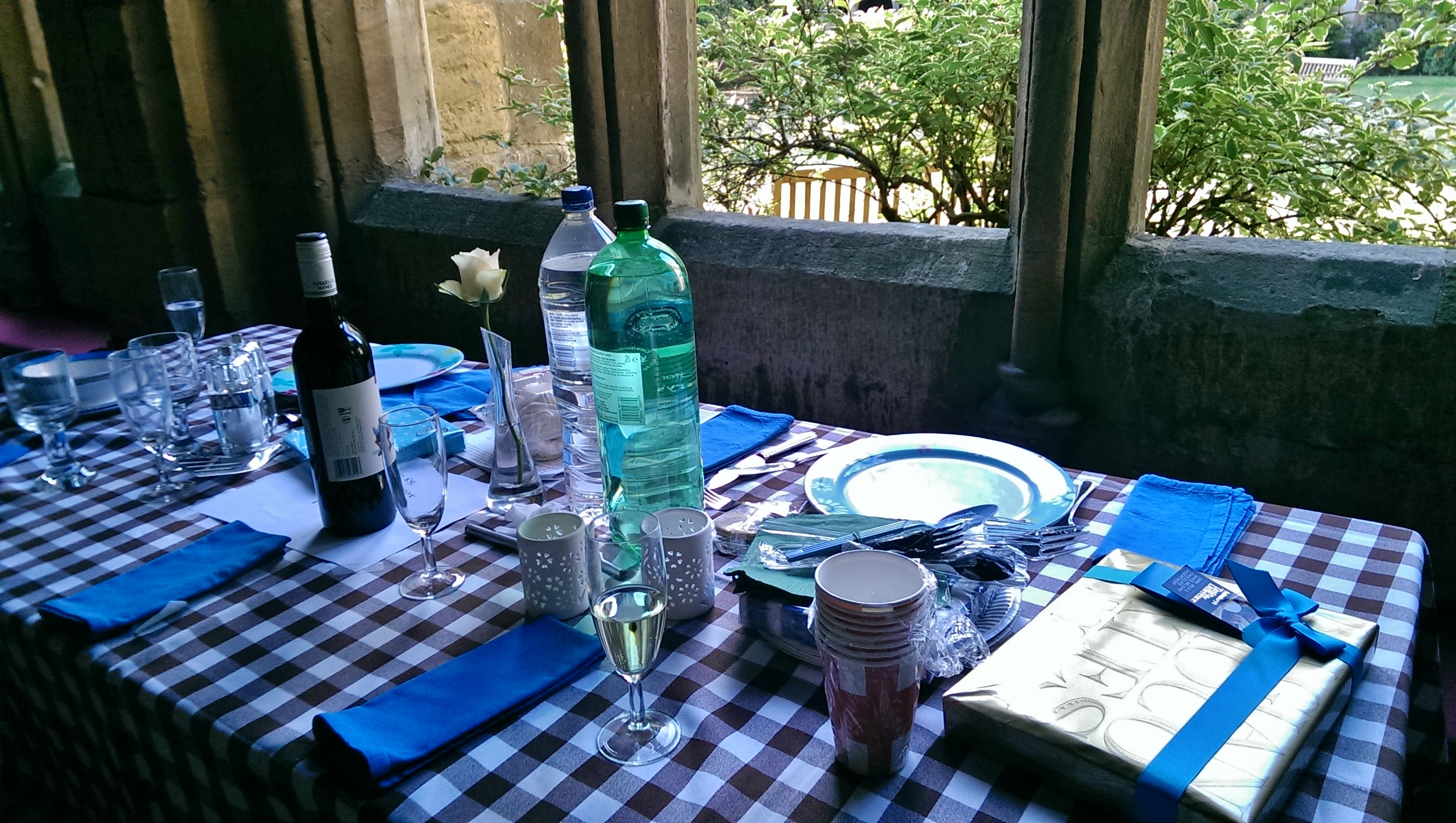 Opera Picnic Tables