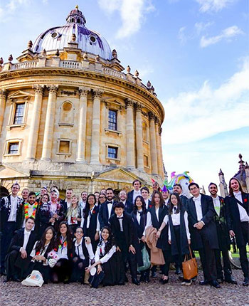 SPI Class Photo outside Radcliffe House